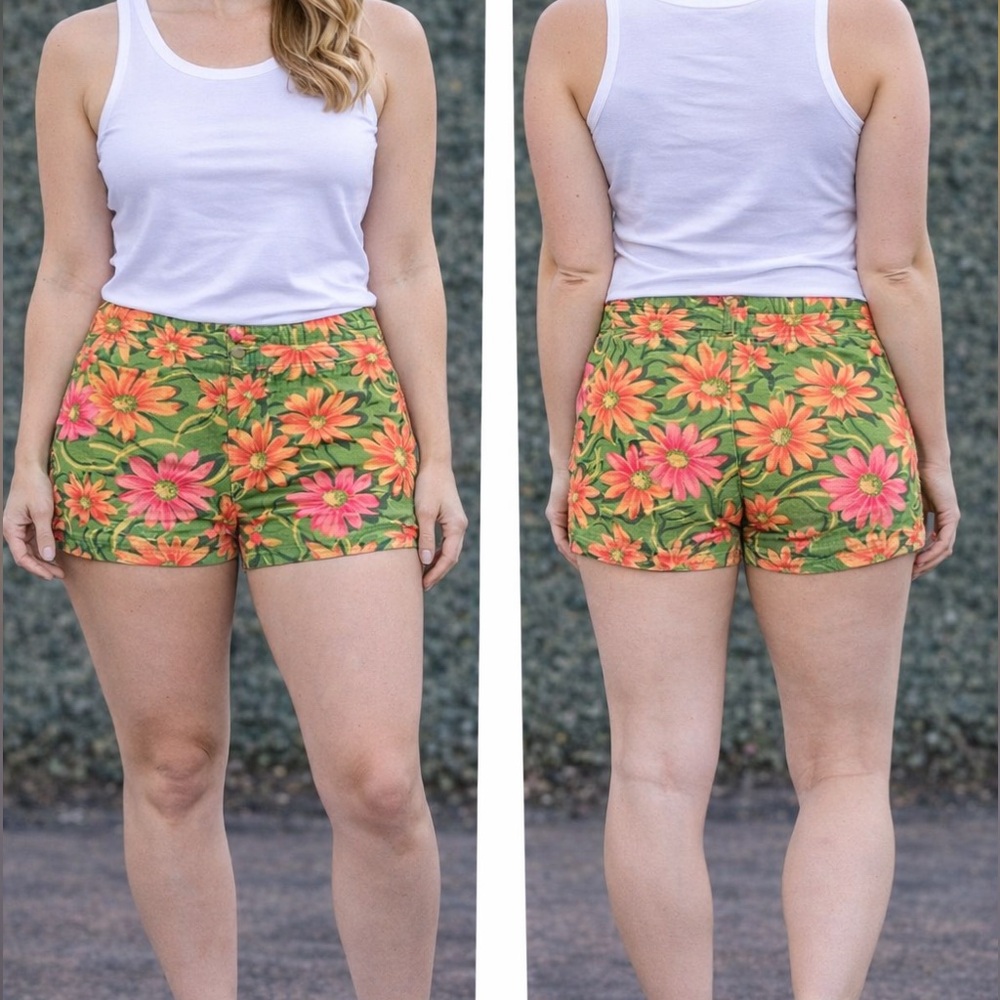 Floral Green Women's Shorts SMALL 26in waist - Picture 1 of 4